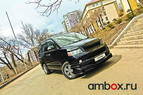 Toyota Voxy. Один объем и масса вариантов