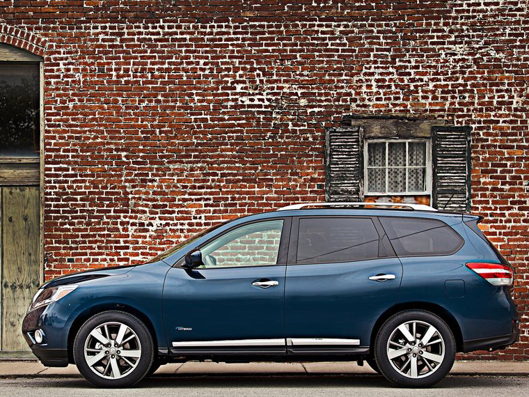 Nissan Pathfinder Hybrid 2014. В угоду времени
