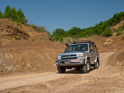 Toyota Land Cruiser HZJ76. Классика жанра