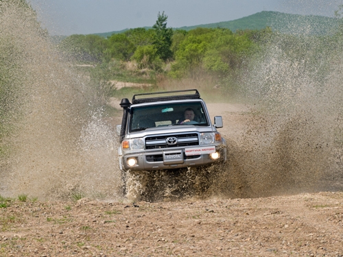 Toyota Land Cruiser HZJ76. Классика жанра
