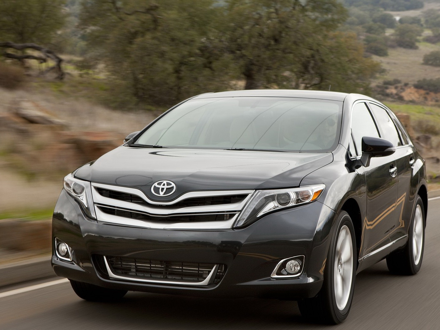 Toyota Venza 2013. Свежий кроссвэн