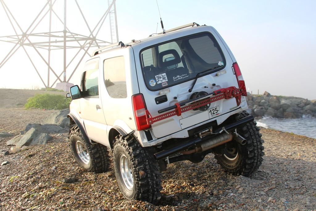 Suzuki Jimny Wide. Новый подход к знакомой задаче