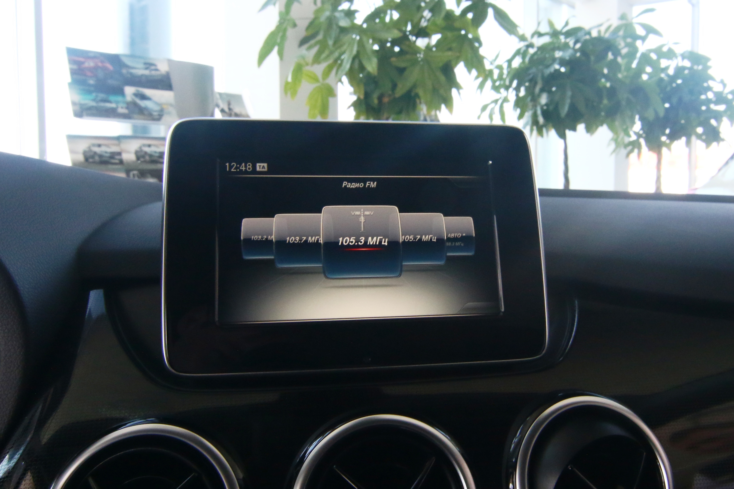 Mercedes-BenzB 180 2015. Тактичный помощник