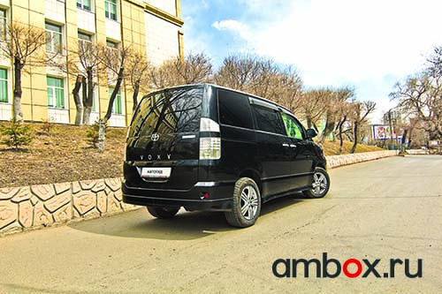 Toyota Voxy. Один объем и масса вариантов