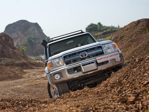 Toyota Land Cruiser HZJ76. Классика жанра Toyota Land Cruiser HZJ76. Классика жанра