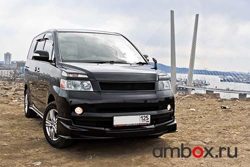 Toyota Voxy. Один объем и масса вариантов