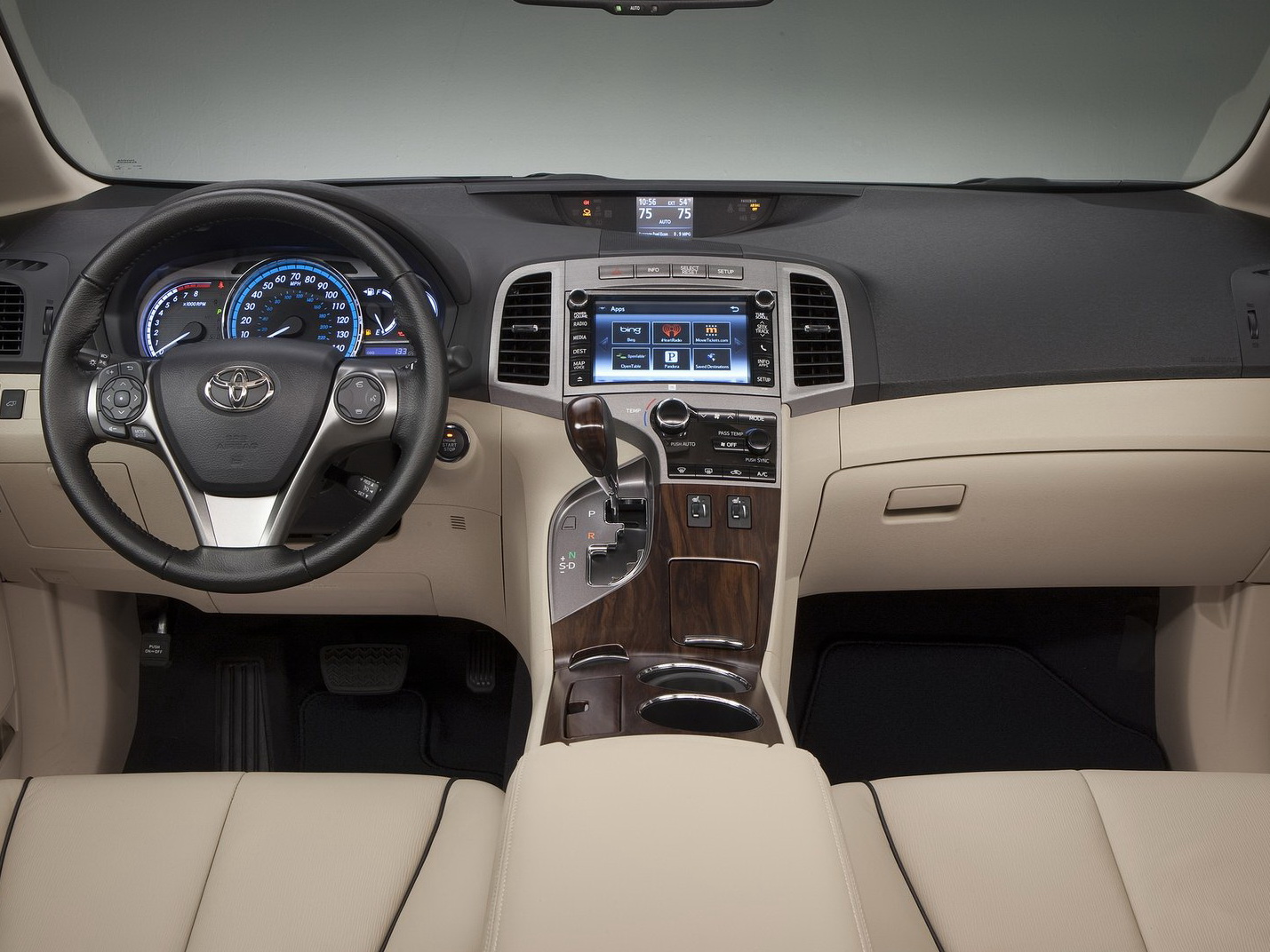 Toyota Venza 2013. Свежий кроссвэн