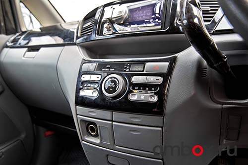 Toyota Voxy. Один объем и масса вариантов