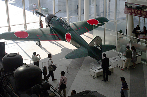 Истребитель Zero в экспозиции Музея военной истории парка Ясукуни-Токио.jpg
