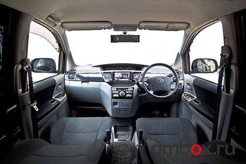 Toyota Voxy. Один объем и масса вариантов